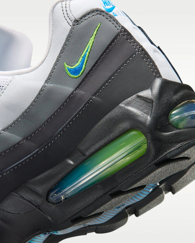 <strong>VISIBLE AIR, BOLD DETAIL</strong>